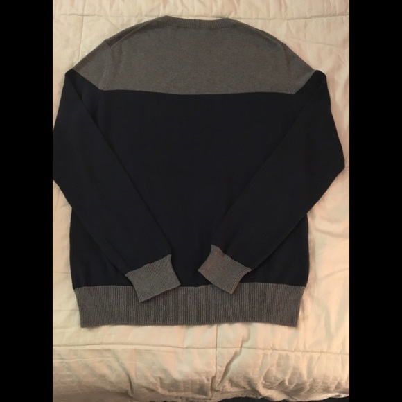 Gap.  NWOT.  Sweater.  Size Medium - Picture 4 of 5